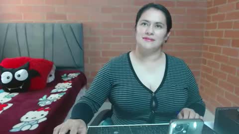 paula__117 online show from April 11, 8:13 pm
