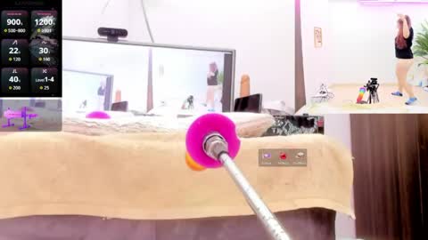 Paulina Davis  online show from April 12, 7:56 am