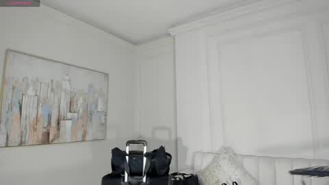 Paulina Santos  online show from April 7, 7:05 pm