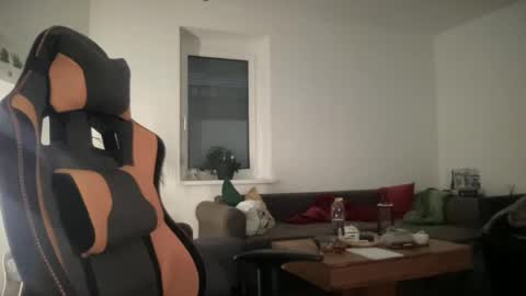 love bush online show from December 1, 7:50 am