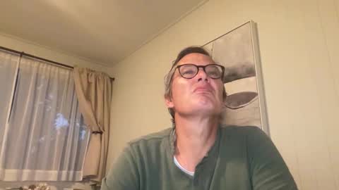 paulwill2377 online show from December 4, 1:16 am