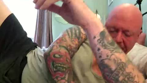 paulyb445 online show from September 18, 10:19 am