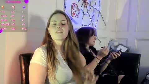 ArtsyHeartsyy online show from January 21, 4:54 am