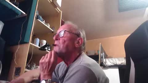 pc8474408 online show from October 10, 7:19 pm