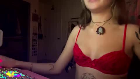 peachesncreampiezz online show from March 27, 11:28 pm