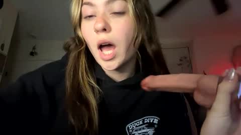 peachesncreampiezz online show from May 15, 11:56 pm