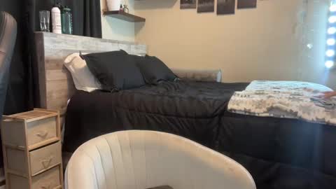 Olivia online show from February 26, 6:30 am