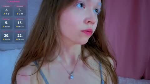 pearly_peach_ online show from June 1, 6:09 pm