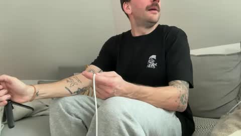 pedanios0711 online show from March 24, 9:59 am