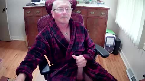 peepingmale online show from May 23, 8:27 pm