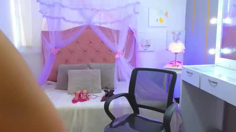 peneelopeecute online show from March 22, 9:52 pm