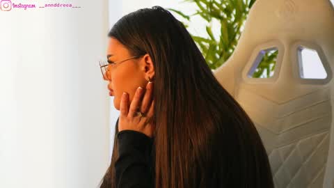 Dee online show from February 19, 9:50 am