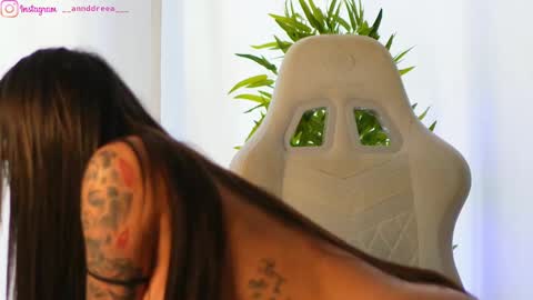 Dee online show from February 22, 9:34 am