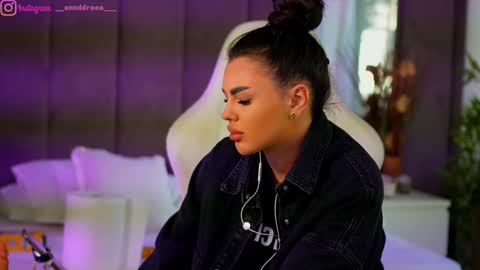 Dee online show from October 23, 11:55 am