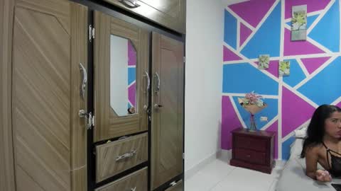 perla online show from December 22, 5:03 am