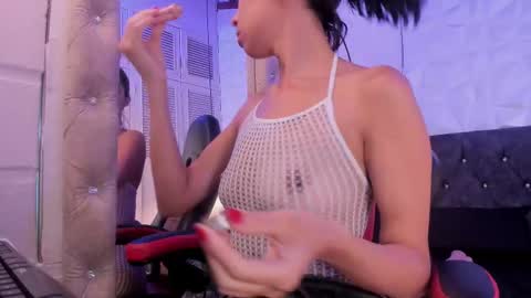 perla dl online show from February 22, 9:50 pm