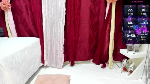 Perla Thompson online show from October 24, 9:26 pm