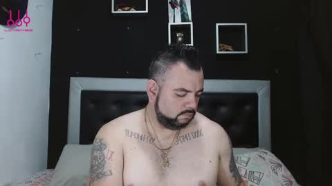 Snapshot of perverseveteranmanxxx chatting on February 25, 10:42 pm Carlos online show from February 25, 10:42 pm