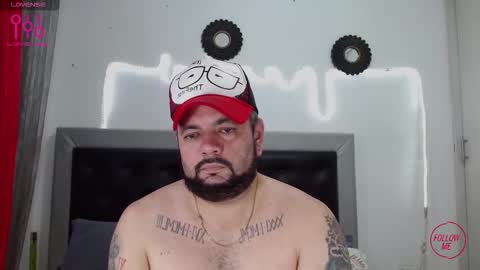 Snapshot of perverseveteranmanxxx chatting on October 15, 9:15 pm Carlos online show from October 15, 9:15 pm