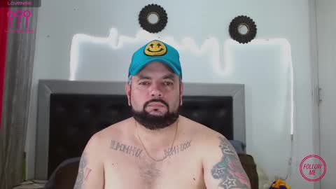 Snapshot of perverseveteranmanxxx chatting on October 7, 9:55 pm Carlos online show from October 7, 9:55 pm