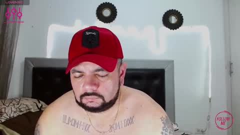 Snapshot of perverseveteranmanxxx chatting on September 11, 10:22 pm Carlos online show from September 11, 10:22 pm