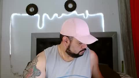 Snapshot of perverseveteranmanxxx chatting on October 3, 3:53 pm Carlos online show from October 3, 3:53 pm