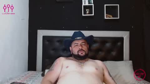 Snapshot of perverseveteranmanxxx chatting on February 28, 11:45 pm Carlos online show from February 28, 11:45 pm