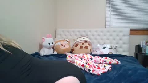 Snapshot of petite_cupcake chatting on February 26, 2:52 am Little cupcake online show from February 26, 2:52 am