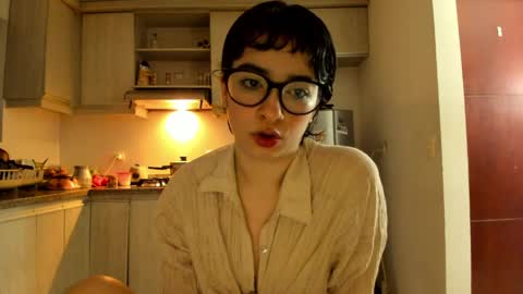 Lunna online show from April 19, 1:17 am