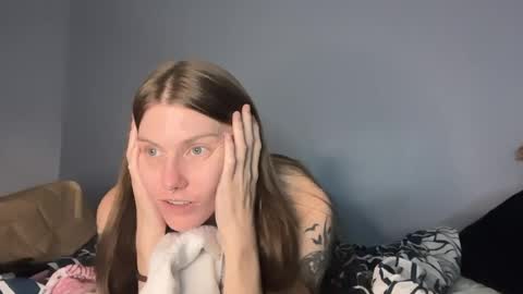 I am very new and dont know what im doing lol online show from June 26, 1:44 am