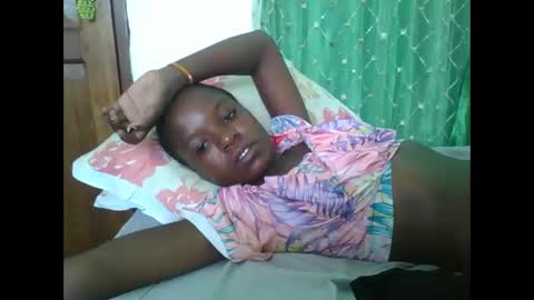 petitesweetchiq online show from December 23, 8:42 am