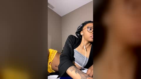 petitetingz online show from June 11, 5:27 am