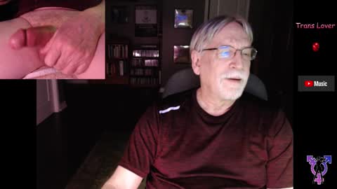 Snapshot of pghk2000 chatting on February 9, 6:11 am George online show from February 9, 6:11 am