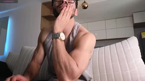 phantom_bigger1 online show from December 4, 2:38 pm