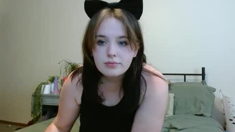 Pheebs online show from November 10, 8:33 pm