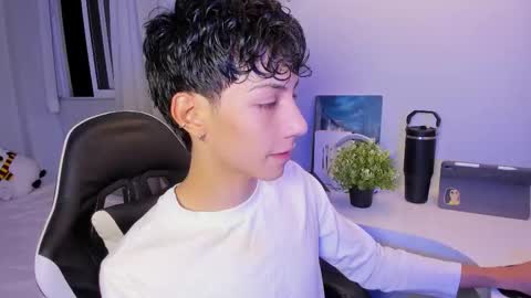 Phil.   INDEPENDENT MODEL online show from October 17, 5:00 am