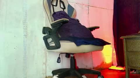 Snapshot of phlilloyhighclouds chatting on October 26, 12:39 pm phlilloyhighclouds online show from October 26, 12:39 pm