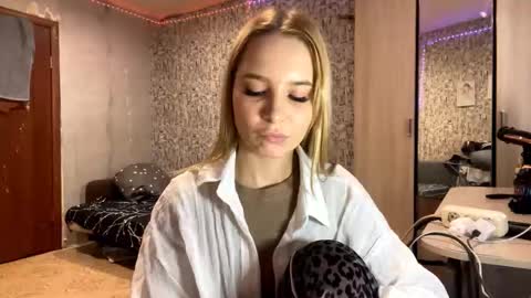 Sophie online show from November 17, 4:59 am