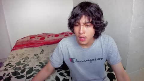 picaszomilos350 online show from December 3, 12:06 pm