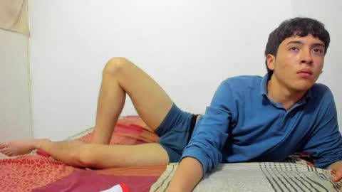 picaszomilos350 online show from April 8, 7:00 am