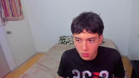 picaszomilos350 online show from March 25, 8:10 am