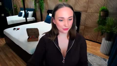 Emelie online show from October 22, 7:48 pm