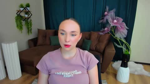 Emelie online show from November 18, 7:28 pm