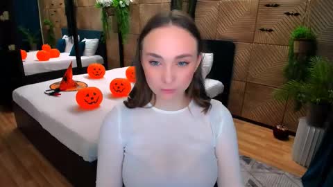 Emelie online show from November 2, 10:15 am