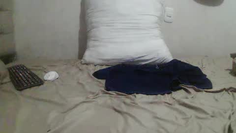 pieslatinos online show from April 25, 3:52 am
