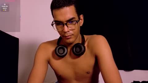 pikashuu7u7 online show from October 16, 7:41 am