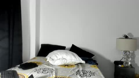 pikoro_gomez online show from December 17, 1:23 am