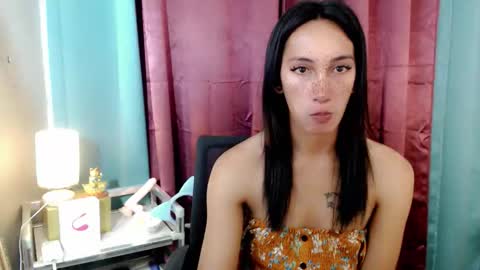 lucyLove online show from April 15, 3:43 am