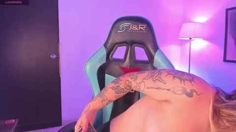 KELLY  online show from November 1, 11:59 pm