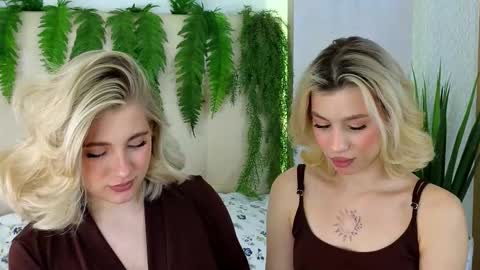 Snapshot of pinkadele chatting on September 11, 10:27 am Adele online show from September 11, 10:27 am